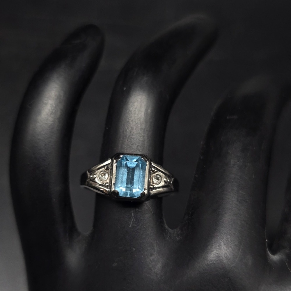 Uncas Blue Glass Rhinestone Ring Silver Tone Size 5.75 Vintage Jewelry